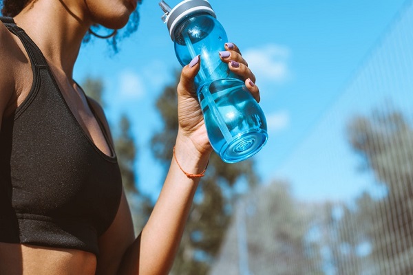 A hidratação te ajuda a envelhecer melhor!