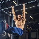 Abdominal nas barras paralelas: benefícios e como fazer!