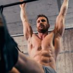 Abdominal nas barras paralelas: benefícios e como fazer!