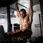 Abdominal nas barras paralelas: benefícios e como fazer!
