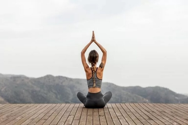 Quais são os benefícios da meditação e como combiná-la com a atividade física?