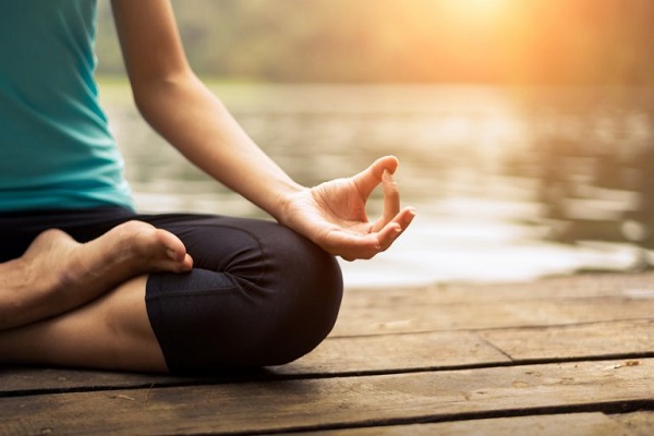 Quais são os benefícios da meditação e atividade física?