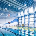 Quais as vantagens da piscina salinizada para a prática da natação?