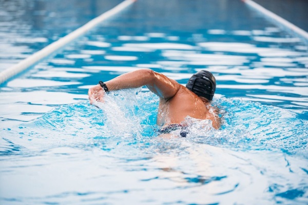 Quais são os benefícios da natação que você nunca imaginou?