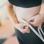 Como diminuir o inchaço gerado pela retenção de líquidos?