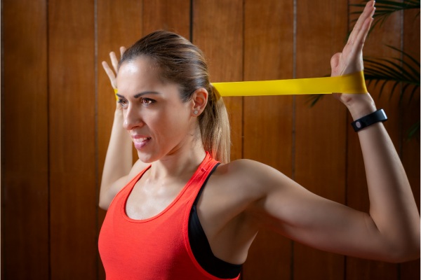 Academia: exercícios com faixas elásticas para fortalecimento!