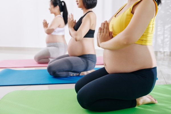 Yoga na gravidez: benefícios para mãe e bebê! 