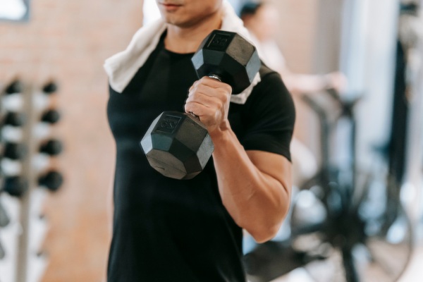 Musculação para iniciantes: construindo força com consistência! 