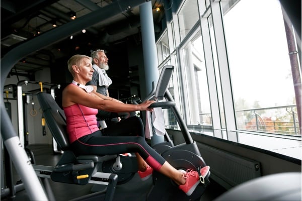 A força do movimento: a conexão entre treino e saúde cardiovascular na terceira idade! 