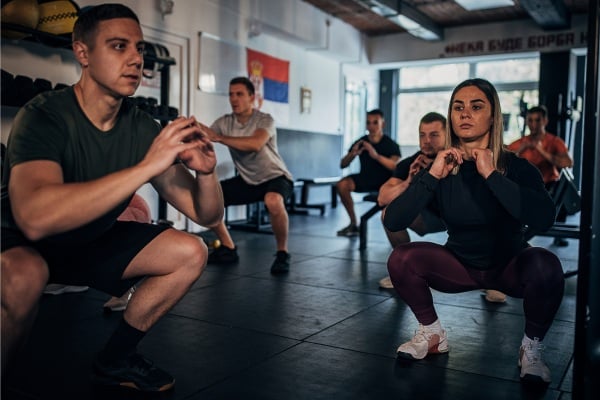 Conexão e movimento: descubra o poder do treino em grupo! 