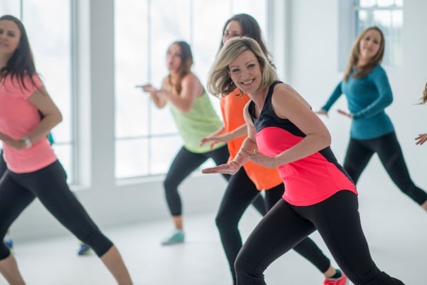 Movimento e saúde: descubra os benefícios das aulas de dança! 