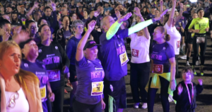 Pratique Fitness agita os corredores na Night Run em Pedra Branca