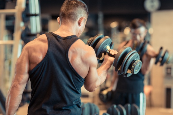 Como equilibrar treino e descanso para melhorar seu desempenho na academia? 