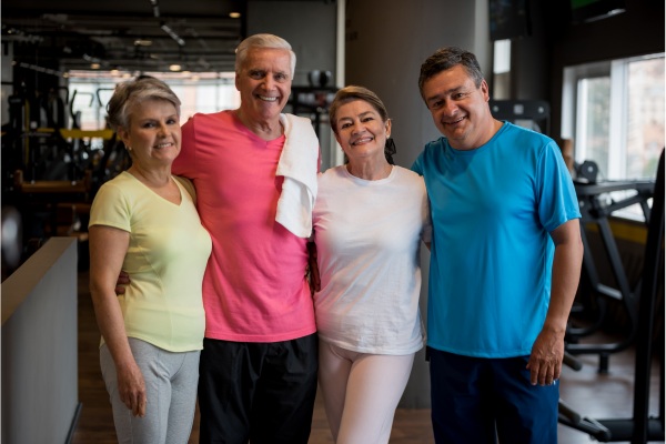 Terceira idade ativa: os benefícios do treino regular para saúde e bem-estar! 