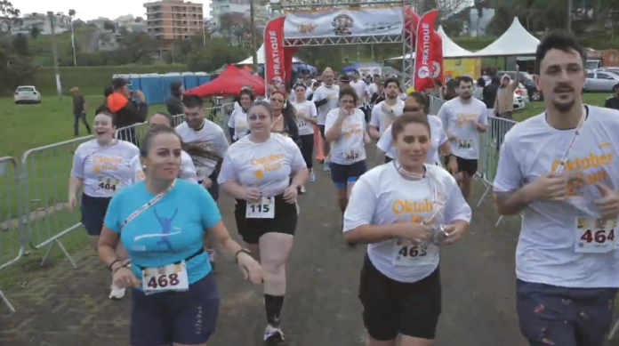 Pratique marca presença na Oktober Run 2025 com muita energia e saúde