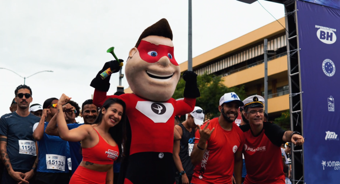 Pratique marca presença na Corrida do Cruzeiro com energia, emoção e a paixão da Nação Azul