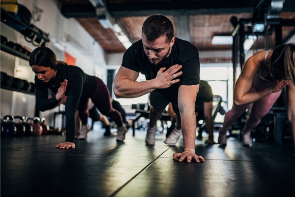Treino em grupo: motivação constante para manter a regularidade e foco! 
