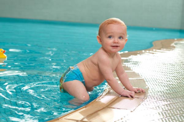 5 dicas sobre os acessórios usados durante a natação para bebês
