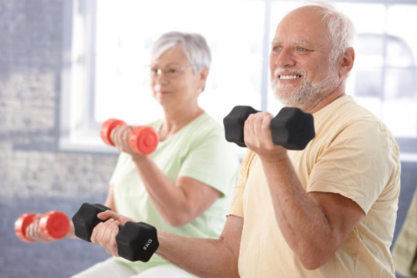Qual o melhor: pilates ou musculação para idosos