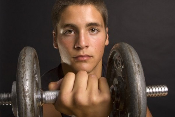 Treino de musculação na adolescência prejudica o crescimento?