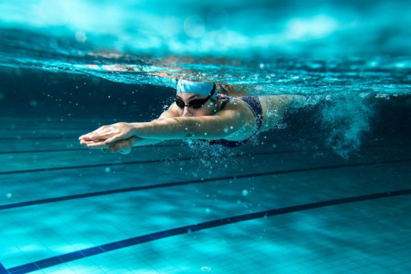 Diferenças entre hidroginástica e natação