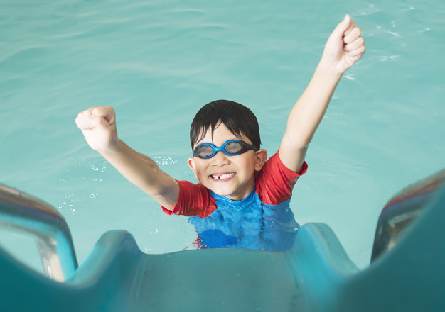 Conheça os benefícios da natação para crianças em Belo Horizonte